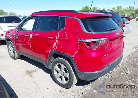 2018 Jeep Compass Latitude 4X4 из США, поврежденный, VIN 3C4NJDBB6JT142740